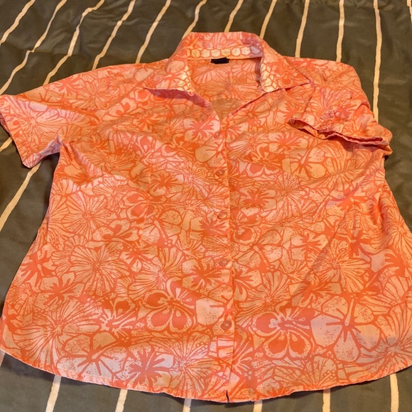 Basic Editions Tops - Womens large. Basic Edition short sleeved blouse. Peach. Excellent condition.